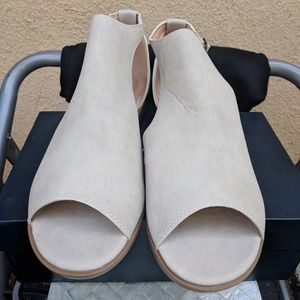 Women's Flat Sandals